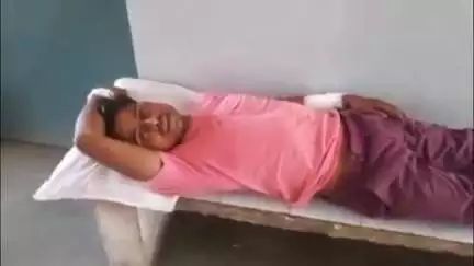 खुर्जा: अरनिया क्षेत्र के गांव खुटेना बाईपास पर दबंगों ने लाठी-डंडों से किया युवक पर हमला, युवक थाने पहुंचा