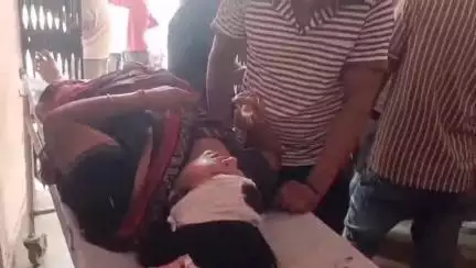 इटवा: मधवापुर के पास अनियंत्रित होकर सड़क के बगल ई-रिक्शा पलटने से 6 लोग हुए घायल