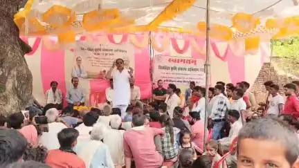 पिछोर: *पिछोर विधायक पारेश्वर में विकसित कृषि संकल्प अभियान में हुए शामिल
  पिछोर जनपद पंचायत की ग्राम पंचायत पारेश्वर में 12