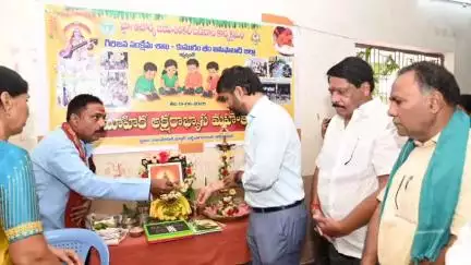 అసిఫాబాద్: విద్యార్థుల భవిష్యత్తు ఉపాధ్యాయుల చేతుల్లోనే ఉంది: జిల్లా కలెక్టర్ వెంకటేష్ దోత్రే