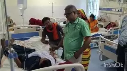 भभुआ: भभुआ सदर अस्पताल में डायरिया के बढ़े 8 मरीज, उपाधीक्षक ने जांचकर मरीजों का जाना हाल-चाल