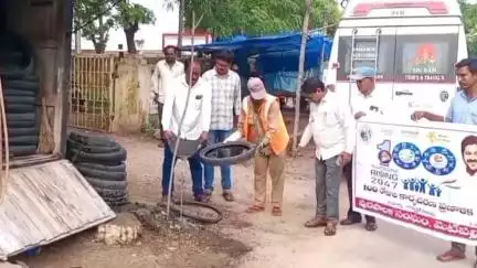 కోరుట్ల: మెట్పల్లి పరిసరాల్లో నీరు నిల్వ ఉండకుండా
చూడాలి ఇంటి పరిసరాల్లో నీరు నిల్వ ఉండకుండా చూడాలని మున్సిపల్ కమిషనర్ మోహన్