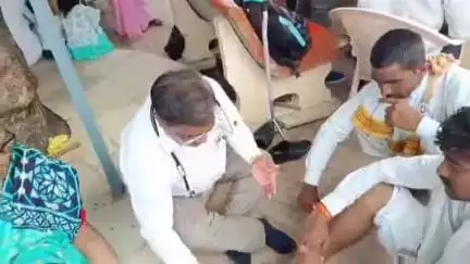 हिंगोली: नरसी नामदेव येथे, संत गजानन महाराज पालखीतील भाविकांची आरोग्य विभागाकडून आरोग्य तपासणी व सेवा