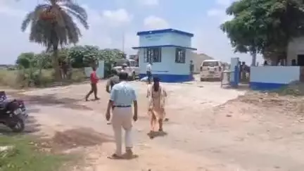 বালুরঘাট: লালমাটিতে অবস্থিত বালুরঘাট পুরসভার ভাগাড়ে সলিড ওয়েস্ট ম্যানেজমেন্টের কাজ খতিয়ে দেখলেন সুডার প্রতিনিধি দল