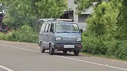 உளுந்தூர்பேட்டை: விருதாச்சலம் சாலையில் சென்று கொண்டிருந்த ஆம்னி கார் திடீரென தீப்பிடித்து எரிந்ததால் பரபரப்பு