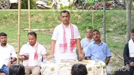সৰুপথাৰ: কৰ্দ্দৈগুৰিত ধনশিৰিপাৰ গাঁৱৰ ৰাইজৰ সৈতে গাঁওখনৰ অভাৱ অভিযোগ সন্দৰ্ভত মত বিনিময় বিধায়ক বিশ্বজিৎ ফুকনৰ