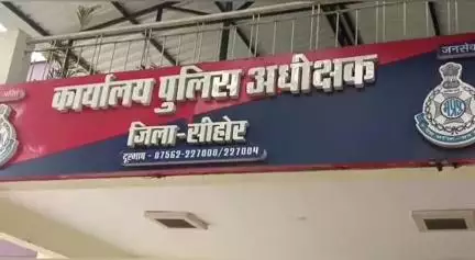 सीहोर: मुंडला कला में अतिक्रमण हटाने गए अमले पर बंदूक तानने के मामले में पुलिस ने दो लोगों पर मामला दर्ज किया