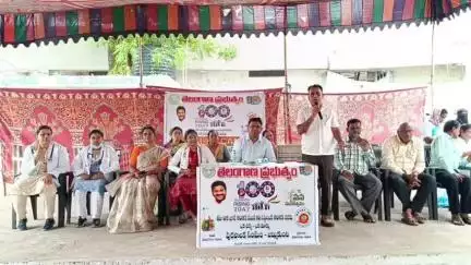 జమ్మికుంట: పాత మున్సిపల్ కార్యాలయ ఆవరణలో 100 రోజుల ప్రత్యేక కార్యక్రమంలో భాగంగా పారిశుద్ధ కార్మికులకు ప్రత్యేక వైద్య శిబిరం