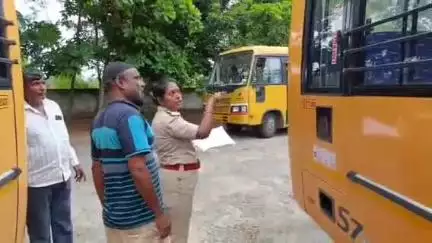 కామారెడ్డి: పట్టణంలో ప్రైవేటు పాఠశాలల బస్సుల తనిఖీ చేపట్టిన జిల్లా రవాణా శాఖ అధికారులు
