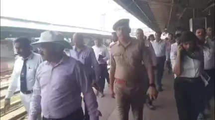 मथुरा: रेलवे जंक्शन का निरीक्षण डीआरएम ने किया