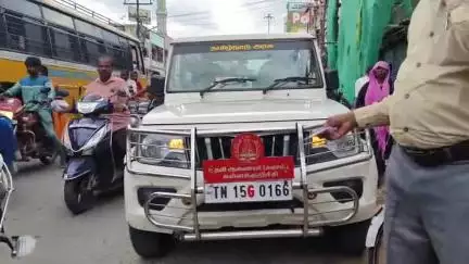 உளுந்தூர்பேட்டை: துருகம் சாலையில் உள்ள பெயிண்ட் கடை உள்ளிட்ட பல்வேறு இடங்களில் எத்தனால் மற்றும் எத்தனால் விற்பனை நடைபெறுகிறதா என்பது குறித்து திடீர் ஆய்வு