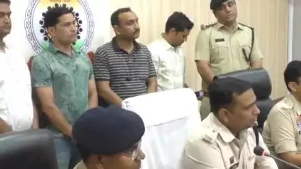 रायगढ़: अंबेडकर चौक में भीमराव अंबेडकर की प्रतिमा पर मिट्टी लगाने वाले आरोपियों को गिरफ्तार किया गया, सीसीटीवी फुटेज से मिली सफलता