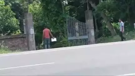 দেগঙ্গা: ব্যাংকে চেক জমা দিয়ে টাকা তোলার পরেও তা অস্বীকারের অভিযোগ একটি ব্যবসায়িক প্রতিষ্ঠানের বিরুদ্ধে