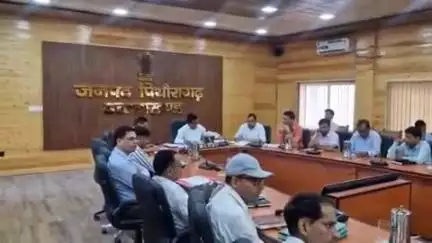 पिथौरागढ़: DM विनोद गोस्वामी ने मुख्य सचिव की अध्यक्षता में ज़िला कलेक्टरेट में आपदा तैयारी को लेकर बैठक में किया प्रतिभाग
