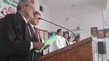 बुलंदशहर: जिला बार एसोसिएशन सभागार में शपथ ग्रहण समारोह का आयोजन हुआ