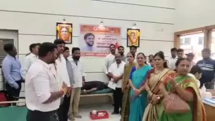 रत्नागिरी: युवा सेना प्रमुख आदित्य ठाकरे यांच्या वाढदिवसानिमित्त माजी खासदार विनायक राऊत यांच्या कार्यालयातकरण्यातआले रक्तदान शिबीर