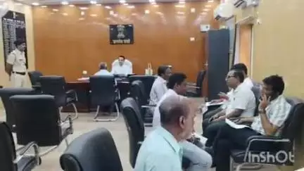 मधुबनी: जिलाधिकारी आनंद शर्मा ने जनता दरबार में सुनी 102 फरियादियों की समस्याएं