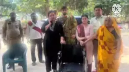 मेजा: मेजा तहसीलदार की मानवीय पहल, दुर्घटना में पैर खराब होने वाले दिव्यांग को भेंट की व्हीलचेयर, घर जाकर पूछा हाल