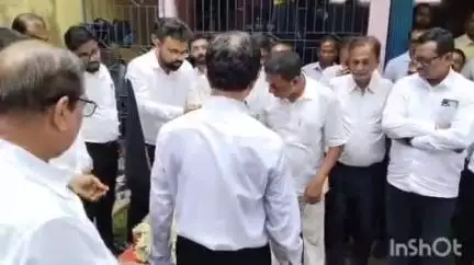 বনগাঁ: বনগাঁ আদালত চত্বরে গুজরাটে ভয়াবহ বিমান দুর্ঘটনায় মৃতদের প্রতি শ্রদ্ধাজ্ঞাপন করলেন বিচারক, আইনজীবিরা