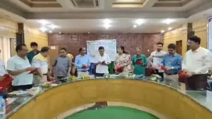 বালুরঘাট: জেলার ৪২ জন প্রাথমিক স্কুলের পুড়য়াদের নিয়ে লেখা গল্প চারটি বই আকারে প্রকাশ করা হল বালুরঘাটে, উপস্থিত ডিআই প্রাথমিক