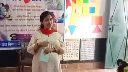 कोटद्वार: बाल विकास परियोजना द्वारा गाड़ीघाट में घरेलू हिंसा एवं बाल विवाह के संबंध में आयोजित की गई गोष्ठी