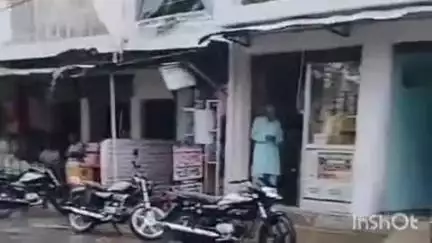 कायमगंज: नवाबगंज में बारिश से मौसम हुआ सुहाना, 40 डिग्री के ऊपर जा रहे तापमान में आधे घंटे की बारिश ने दी राहत