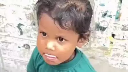डुमरा: सीतामढ़ी: बाटा गली के पास मासूम बच्चा भटकता मिला, टीशर्ट पर है स्पाइडर-मैन!