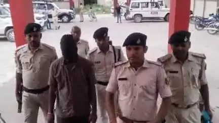 मुशहरी: राजेपुर ओपी क्षेत्र में साइबर ठगी करने वाला गिरोह का एक अपराधी गिरफ्तार, कैश, मॉनिटर व नोट गिनने की मशीन बरामद