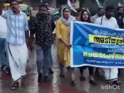 കാർത്തികപ്പള്ളി: 'ശൗചാലയ മാലിന്യ സംസ്കരണ പ്ലാന്റിന്റെ പേരിൽ ലക്ഷങ്ങളുടെ കമ്മീഷൻ', യൂത്ത് കോൺഗ്രസ് കായംകുളം നഗരസഭയിലേക്ക് മാർച്ച് നടത്തി