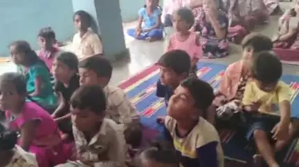 ధర్మారం: పత్తిపాక గ్రామంలో ఏర్పాటు చేసిన అక్షరాభ్యాసం కార్యక్రమంలో పాల్గొన్న ధర్మారం ఇంఛార్జి తహసీల్దార్ ఉదయ్