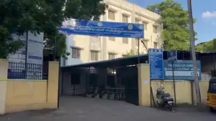 ஆவடி: பாடி அரசு மருத்துவமனையில்   மின்சாரம் துண்டிப்பால் தாய்மார்கள்  குழந்தைக்கு அட்டை கொண்டு விசிறிய காட்சி