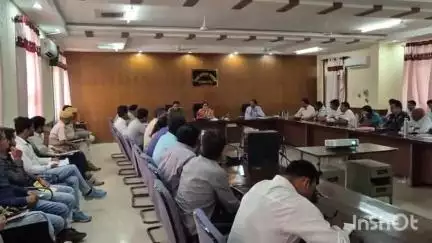 प्रतापगढ़: जिला स्तरीय सामाजिक न्याय एवं अधिकारिता की विभिन्न योजनाओं की बैठक का आयोजन मिनी सचिवालय में किया गया