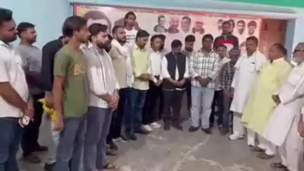 बुलंदशहर: नगर के बाईपास रोड स्थित जिला कांग्रेस कार्यालय पर कांग्रेस ने अहमदाबाद विमान हादसे में मृतकों को दी श्रद्धांजलि