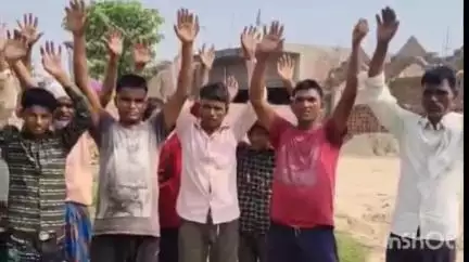 नानपारा: हकीम गांव में बिजली केबल जली विद्युत व्यवस्था बाधित ग्रामीणों ने मरम्मत की मांग की #jansamasya