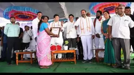 పెద్దపల్లి: పట్టణంలోని రాంపల్లి చందపల్లిలో నిర్మించిన466 డబుల్ బెడ్ రూమ్ లను పంపిణీ చేసిన రాష్ట్ర మంత్రి పొంగులేటి శ్రీనివాస్ రెడ్డి