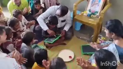 వెంకటాపురం: ఇంద్రానగర్ లో విద్యార్థులకు సామూహిక అక్షరాభ్యాసం
