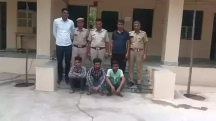 नैनवां: नाबालिग स्टूडेंट के अपहरण के तीन आरोपियों को नैनवा पुलिस ने किया गिरफ्तार, स्विफ्ट कार की ज़ब्त