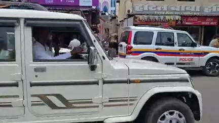वैजापूर: उपजिल्हा रुग्णालयात माजी खासदार इम्तियाज जलील यांनी मयत तरुणाच्या कुटुंबीयांशी केली चर्चा
