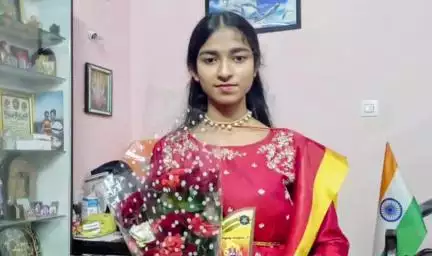 ದಾಂಡೇಲಿ: ಮರು ಪರೀಕ್ಷೆ ಬರೆದು 4 ಅಂಕಗಳನ್ನು ಹೆಚ್ಚಿಸಿಕೊಂಡು ಎಸ್.ಎಸ್.ಎಲ್.ಸಿಯಲ್ಲಿ ರಾಜ್ಯಕ್ಕೆ 2ನೇ ಸ್ಥಾನ ಪಡೆದ ಜನತಾ ವಿದ್ಯಾಲಯದ  ಆರಾಧನಾ ಬಸವರಾಜ