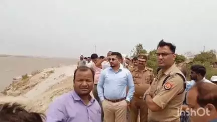 रामनगर: जिलाधिकारी ने हेतमापुर बबुरी सहित कई स्थानों पर बाढ़ सुरक्षा तैयारियों का स्थलीय निरीक्षण किया, दिए आवश्यक दिशा निर्देश