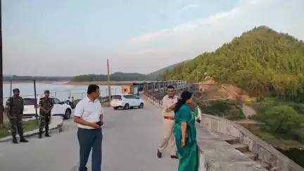 सिमडेगा: डीसी, डीडीसी और एसपी ने पर्यटन स्थल केलाघाघ डैम का निरीक्षण किया, जानकारी ली