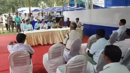 डुमरा: विरक्षकों की बहाली प्रक्रिया स्वच्छ वातावरण में होगी पूरी, डीएसपी ने अधिकारियों को दी ब्रीफिंग