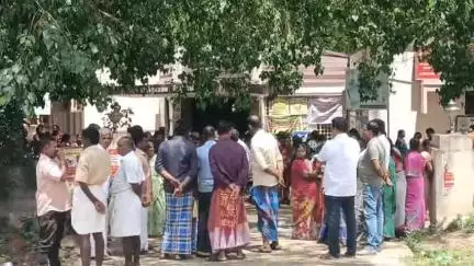 தேவகோட்டை: ஆவரங்காடு VP நகரில் பெண் தூக்கிட்டு தற்கொலை