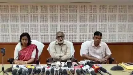 মোহনপুর: TRBT-র প্রশ্নপত্র এবং উত্তরের বিভিন্ন সমস্যার সমাধান হয়েছে, মহাকরণে সাংবাদিক সম্মেলনে জানিয়েছেন TRBT-র চেয়ারম্যান