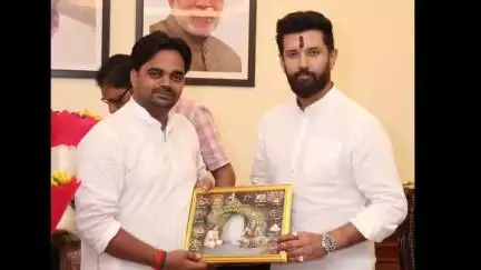 भदोही: भदोही के नेताओं ने केंद्रीय मंत्री चिराग पासवान से मिलकर जिले को लेकर दो अहम मांग पत्र सौंपे