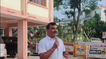 धर्मशाला: शुक्रवार को प्रातः 7 बजे धर्मशाला स्थित पुलिस मैदान में पुलिस अधिकारियों व कर्मचारियों ने जाना योग का महत्व