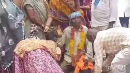 દાહોદ: મધ્ય પ્રદેશના પરિવારના અંધશ્રદ્ધા સામે જોવા મળી સિવિલ હોસ્પિટલની બહાર  મૃત્યુ પામેલા લોકો માટે વિધિ કરતા નજર પડતા