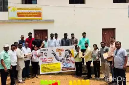 राजूरा: युवासेना प्रमुख व आ.आदित्य ठाकरे यांच्या वाढदिवसा निमित्त राजुरा येथील म.फुले विद्यालयात बुक पेन वाटप व वृक्षारोपण