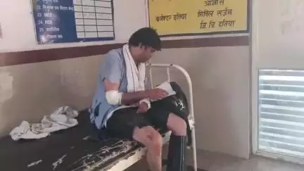 दतिया नगर: दतिया-ग्वालियर रोड पर बाइक अनियंत्रित होकर गिरने से युवक घायल, जिला अस्पताल में उपचार जारी