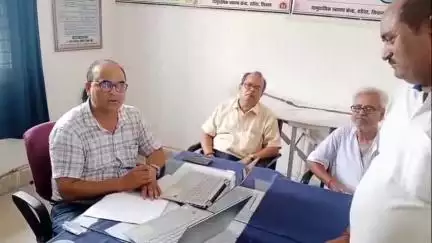 महराजगंज: सरपंच द्वारा दरौंदा सामुदायिक स्वास्थ्य केंद्र का निरीक्षण किया गया